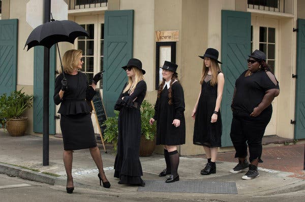 Elenco de bruxas em AHS Coven