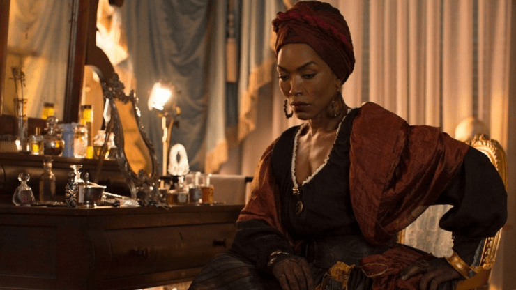 Angela Bassett como Marie Laveau em AHS Coven