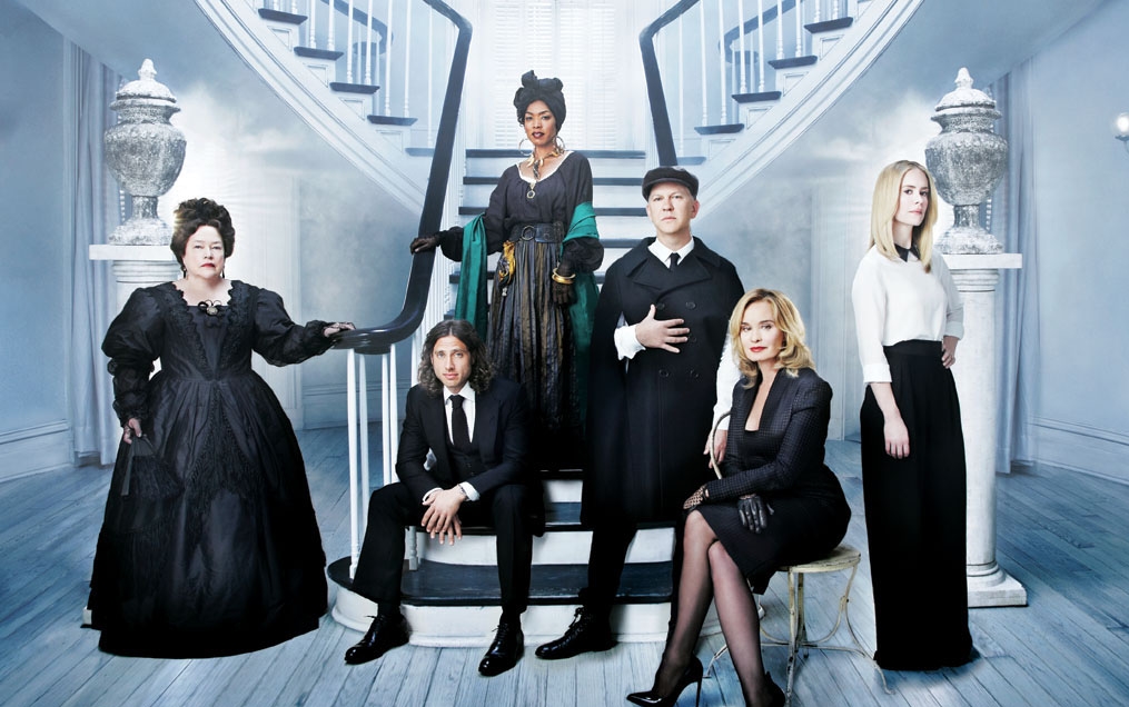 AHS Coven: Jessica Lange, Kathy Bates, Sarah Poulson, Angela Bassett e produtor Brad Fulchuck e Ryan Murphy. 