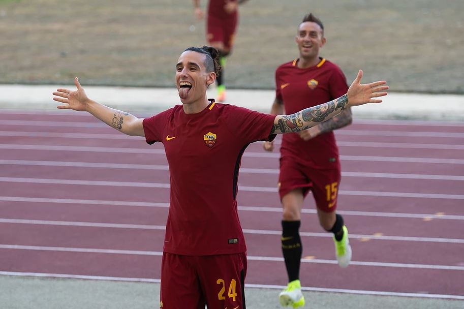 Christian comemorando um gol pela Roma