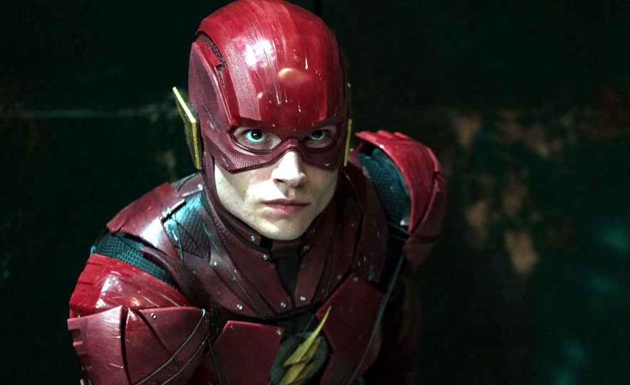 Ezra Miller como Barry Allen/Flash