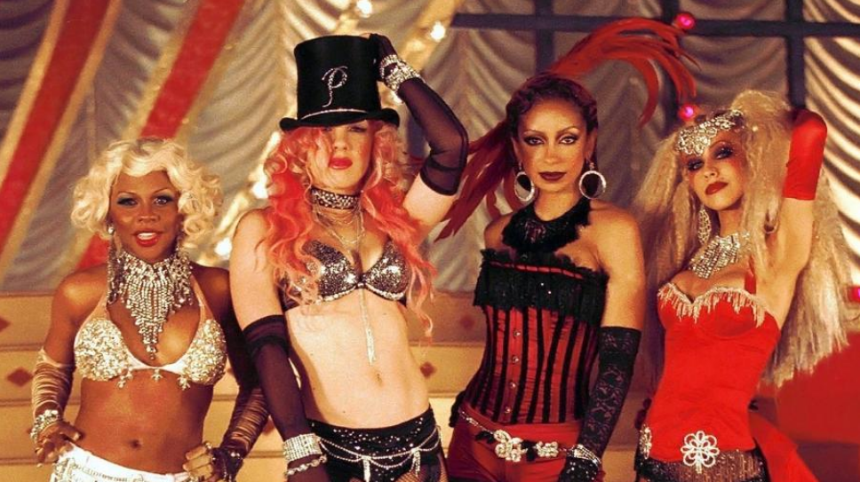 Christina Aguilera, Pink, Lil' Kim e Mia em Lady Marmalade