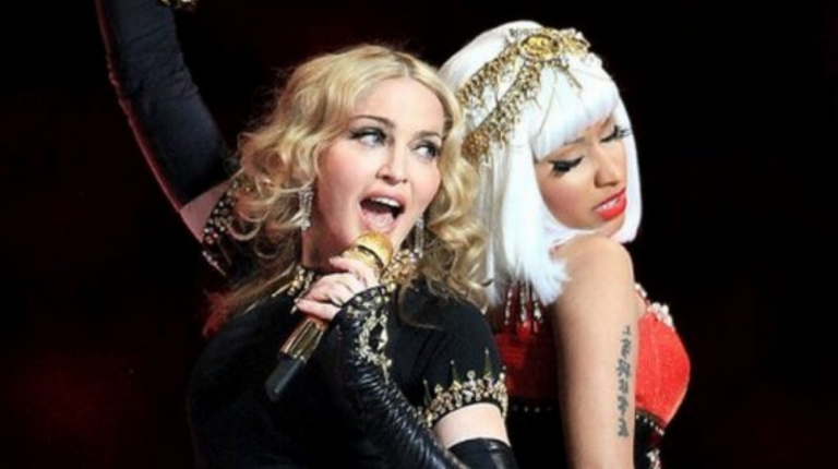 Madonna cantando ao lado de Nicki Minaj