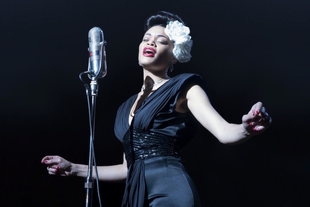 Andra Day em Estados Unidos Vs Billie Holiday. Performance que lhe concedeu indicação de Melhor atriz no Globo de Ouro 2021 no filme da Diamond Films.