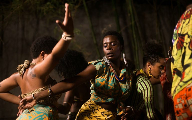 Mulheres pretas dançando