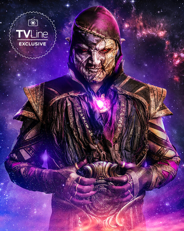 O visual do vilão Eclipso, interpretado por Nick Tarabay na série Stargirl. Otageek
