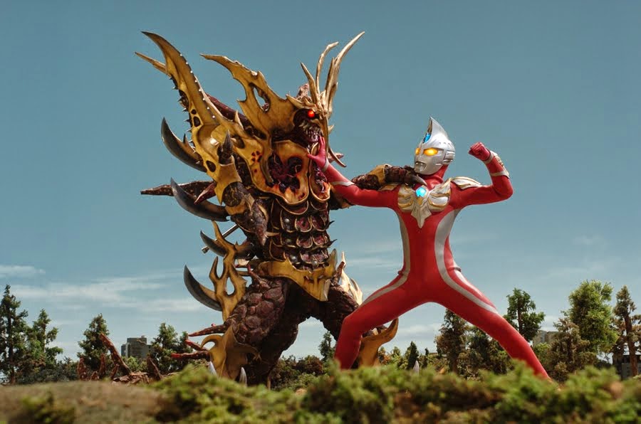 Ultraseven ou algum outro Ultra enfrentando um kaiju, como uma espécie de São Jorge.