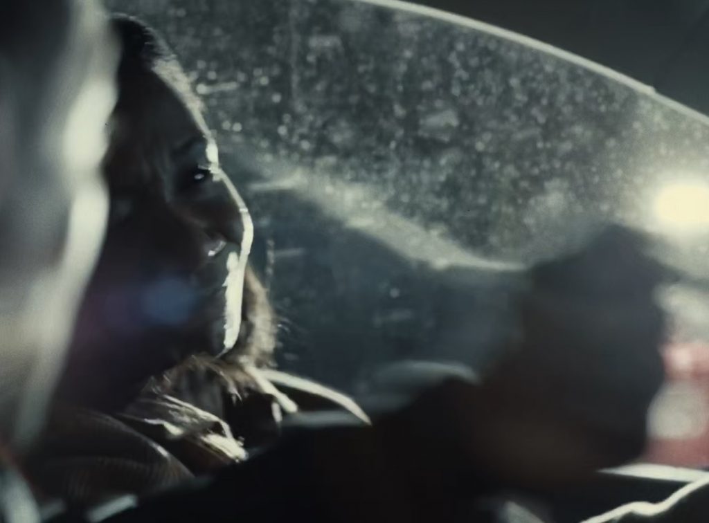 Ciborgue (antes de se tornar o personagem) e sua mãe, sofrem um acidente de carro.