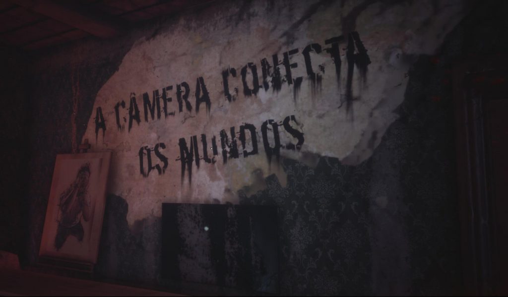 A imagem mostra uma parte da gameplay de FOBIA onde podemos ler "A câmera conecta os mundos". Otageek