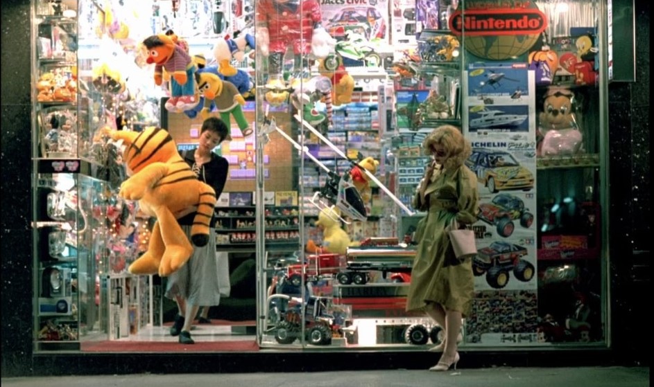 Faye e Brigitte Lin em uma cena de Chungking Express.