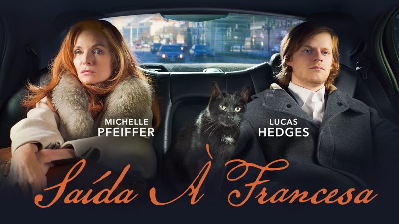 Personagens principais de Saída à Francesa dentro de um carro com um gato preto