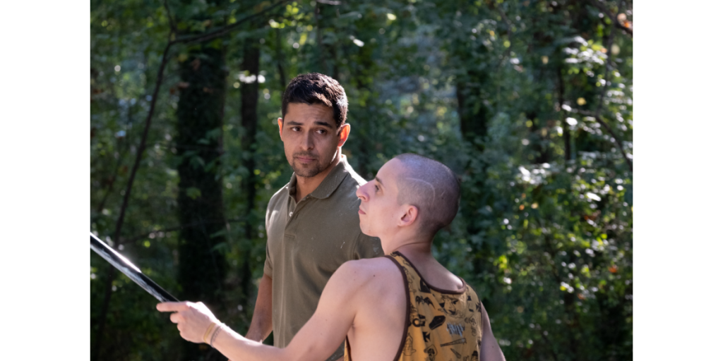 Ernesto (Wilmer Valderrama) e Mateo (Moises Arias) Otageek