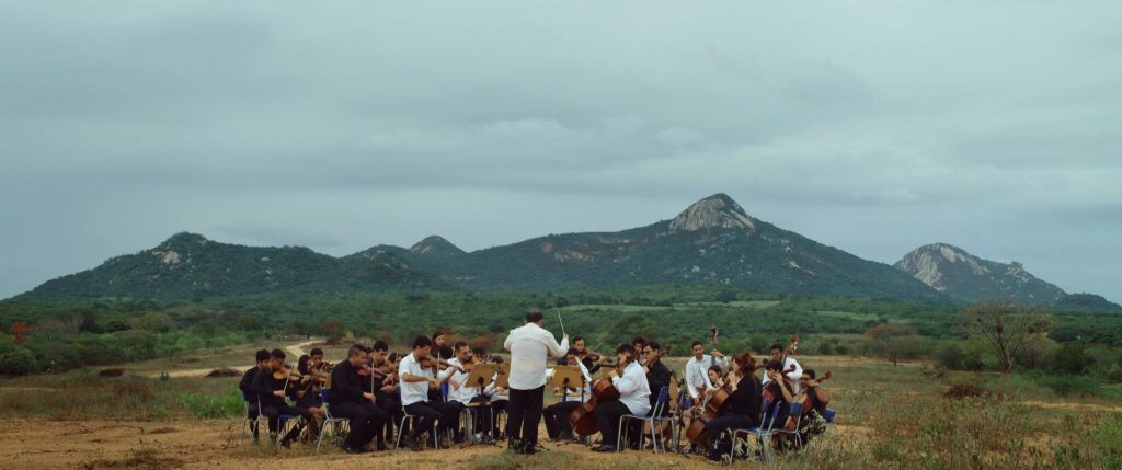 Foto do campo mostrando orquestra de Toada para josé
