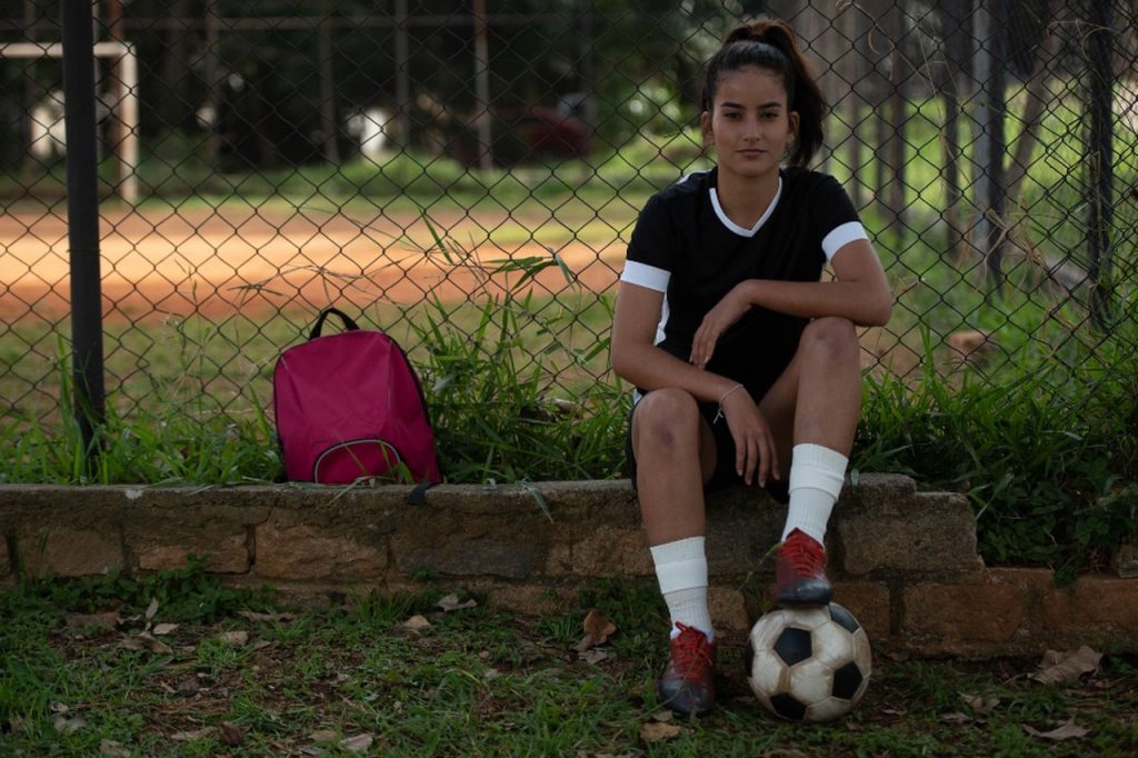 Kesia Souza, jogadora de futebol, parte da campanha Disney Princesa “É Hora de Celebrar - Coragem e Gentileza”.