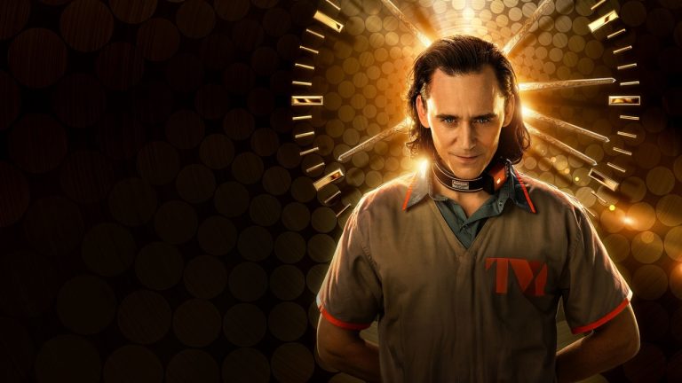 Tom Hiddleston em imagem de capa da série Loki