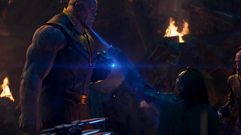 Loki tenta apunhalar Thanos em Vingadores: Guerra Infinita - Otageek