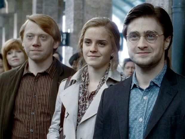 Ruper Grint (Ron Weasly), Daniel Radcliffe (Harry Potter) Emma Watson (Hermione Granger) 19 anos depois Otageek