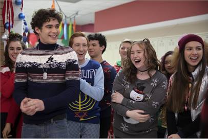 Estudantes rindo no corredor em High School Musical: A Série