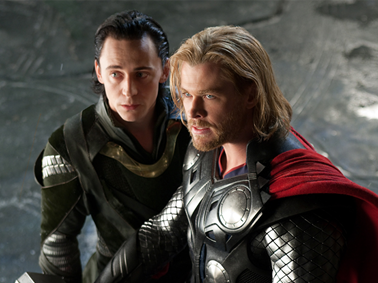 Loki e Thor em um dos filmes da franquia. Otageek