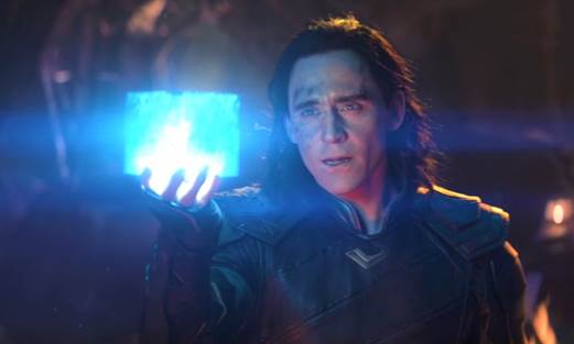 Loki com o Tesseract. Otageek