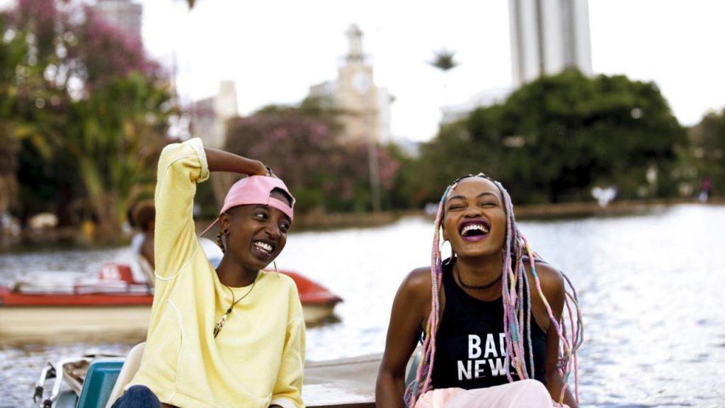 Imagem promocional do filme "Rafiki", que está disponível no Telecine Play e será exibido no Telecine Cult, dia 28, às 12h35