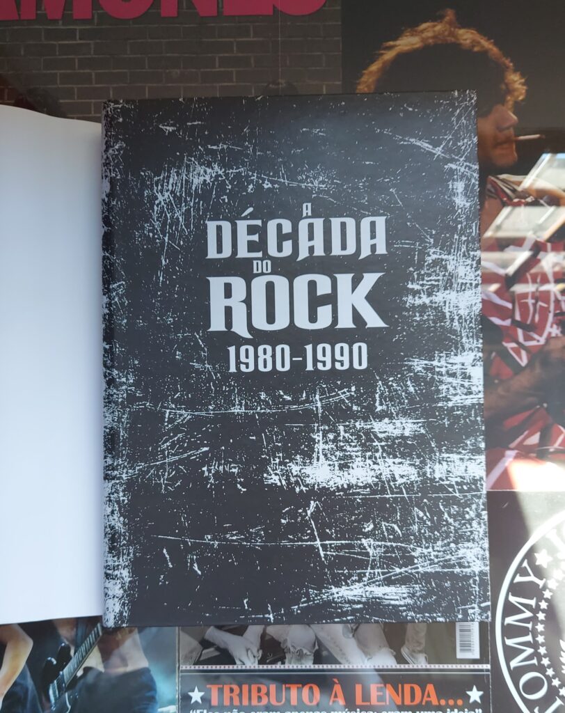Capa interna do livro A Década do Rock - Resenha - Otageek