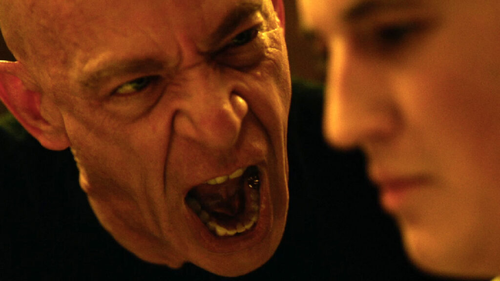 J. K. Simmons gritando em cena do filme Whiplash.