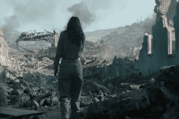 Menina de costas diante de uma local totalmente bombardeado