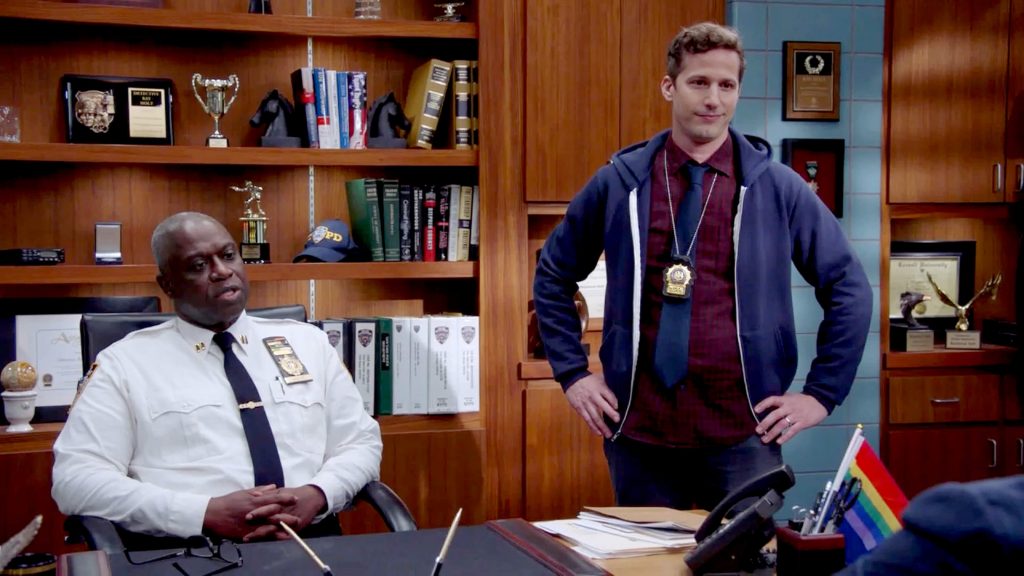 Capitão Holt e Jake Peralta na última temporada de Brooklyn Nine Nine.