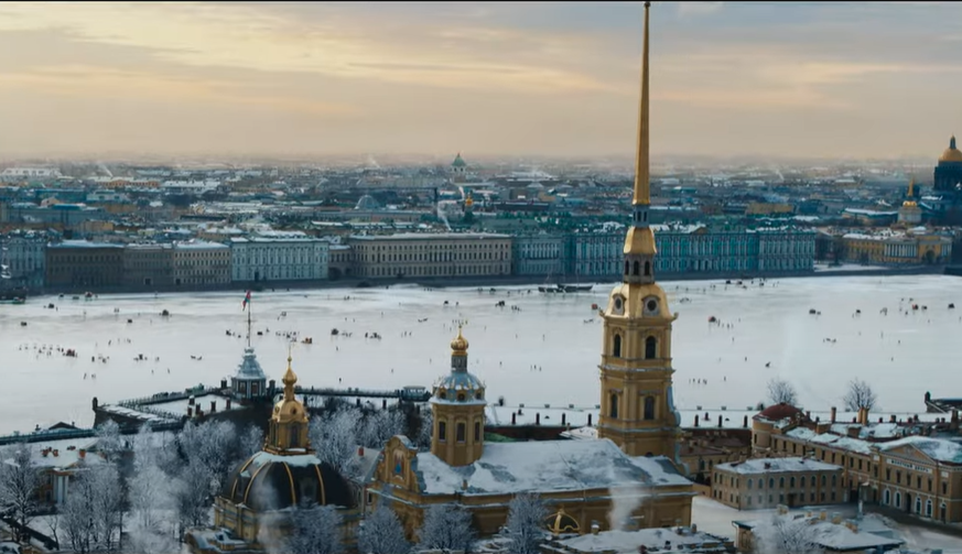 São Petesburgo coberta de neve no filme Cidade de Gelo - Crítica - Um Conto de Fadas Russo na Netflix - Otageek