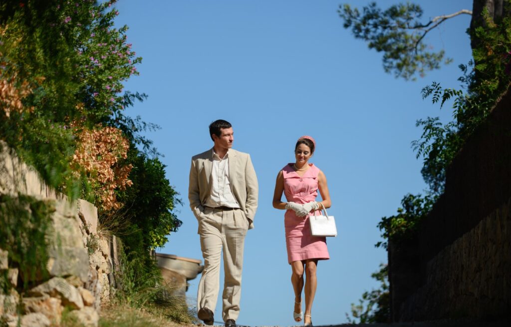 Shailene Woodley e Callum Turner em A Última Carta de Amor.  Otageek