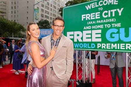 Ryan Reynolds e sua esposa, Blake Lively, na estreia de "Free Guy: Assumindo o Controle". - Otageek