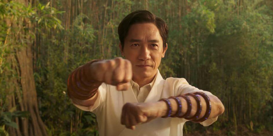 Tony Leung como Wenwu, pai de Shang-Chi