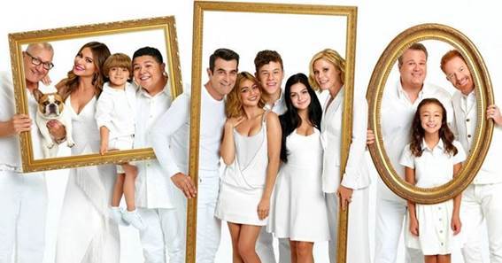 Pôster de Modern Family - 20 séries disponíveis no Star+ que te farão assinar a plataforma - Otageek