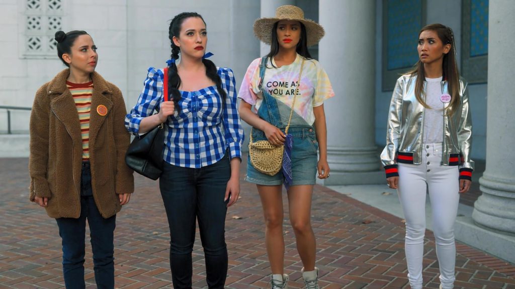 Izzy (Esther Povitsky), Jules (Kat Dennings), Stella (Shay Mitchell), e Madison (Brenda Song) Otageek