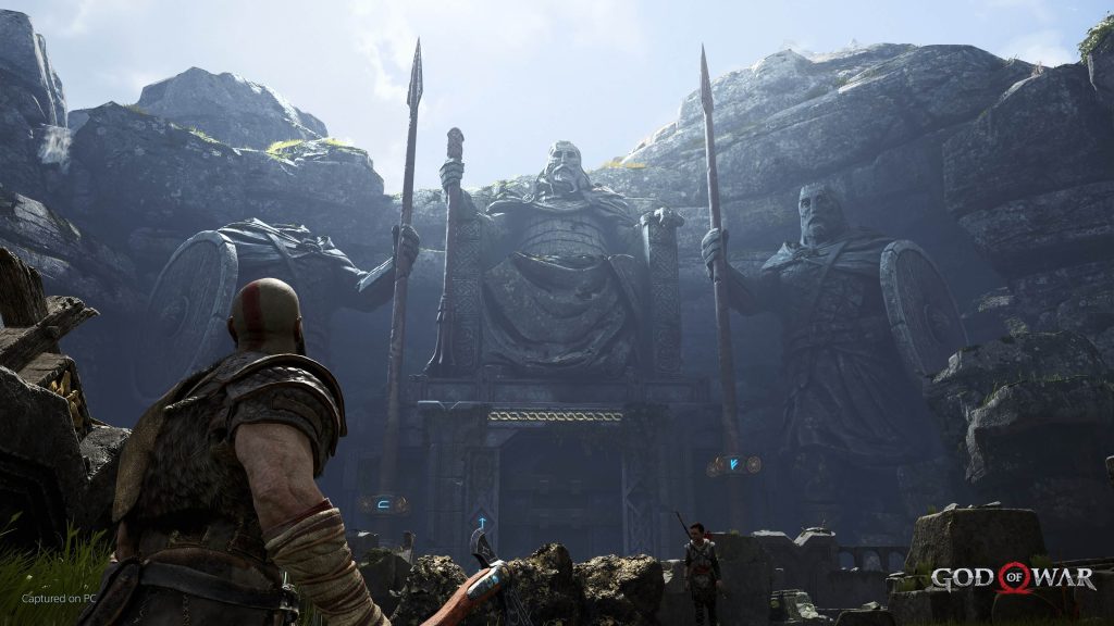 God of War Kratos na entrada das ruinas