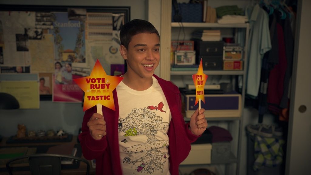 Ruby segurando bandeirinhas de "vote no Ruby" - Crítica temporada final - Otageek