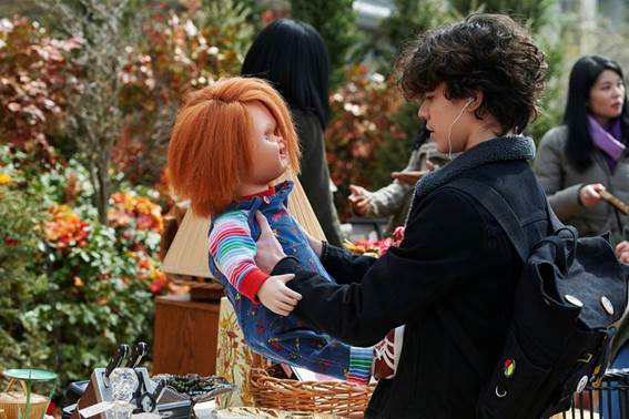 Imagem promocional da série "Chucky", opção indicada pelo Star+ para curtir o Halloween