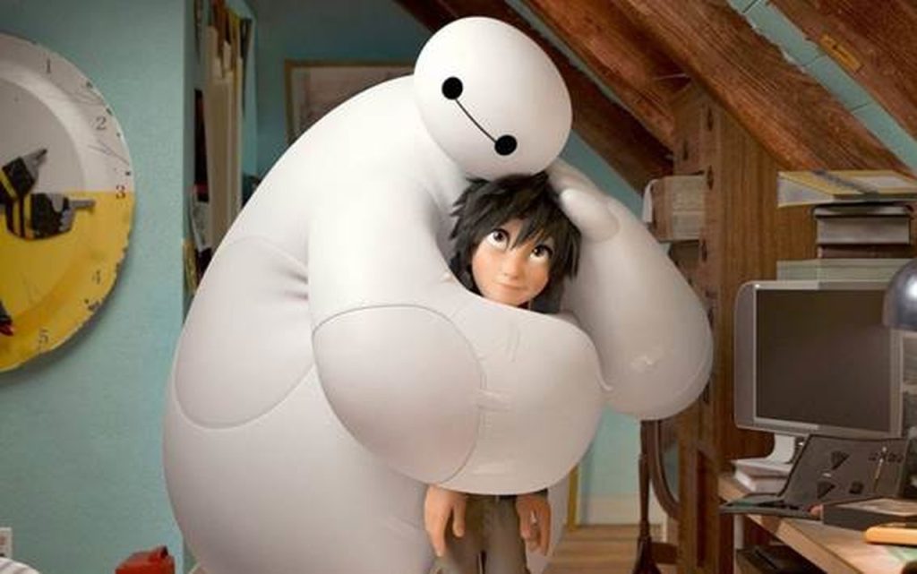 Hiro Tanaka sendo abraçado por Baymax