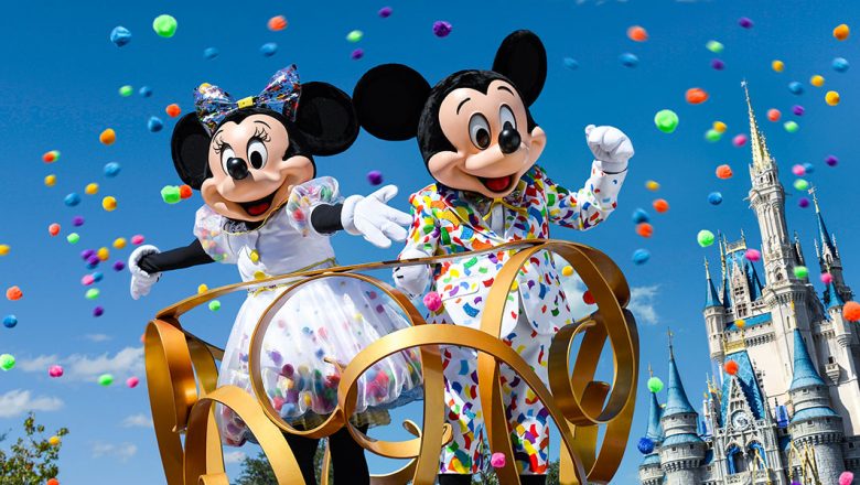 Mickey e Minnie celebrando 90 anos