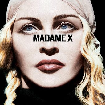 Capa do album Madame X, com o rosto de Madonna sobre um fundo preto e o titulo no meio 