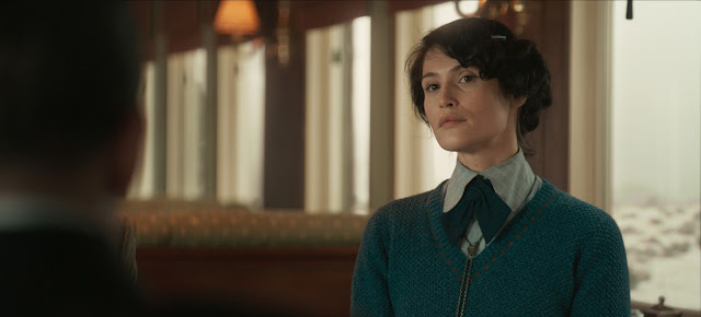 Polly (Gemma Arterton)