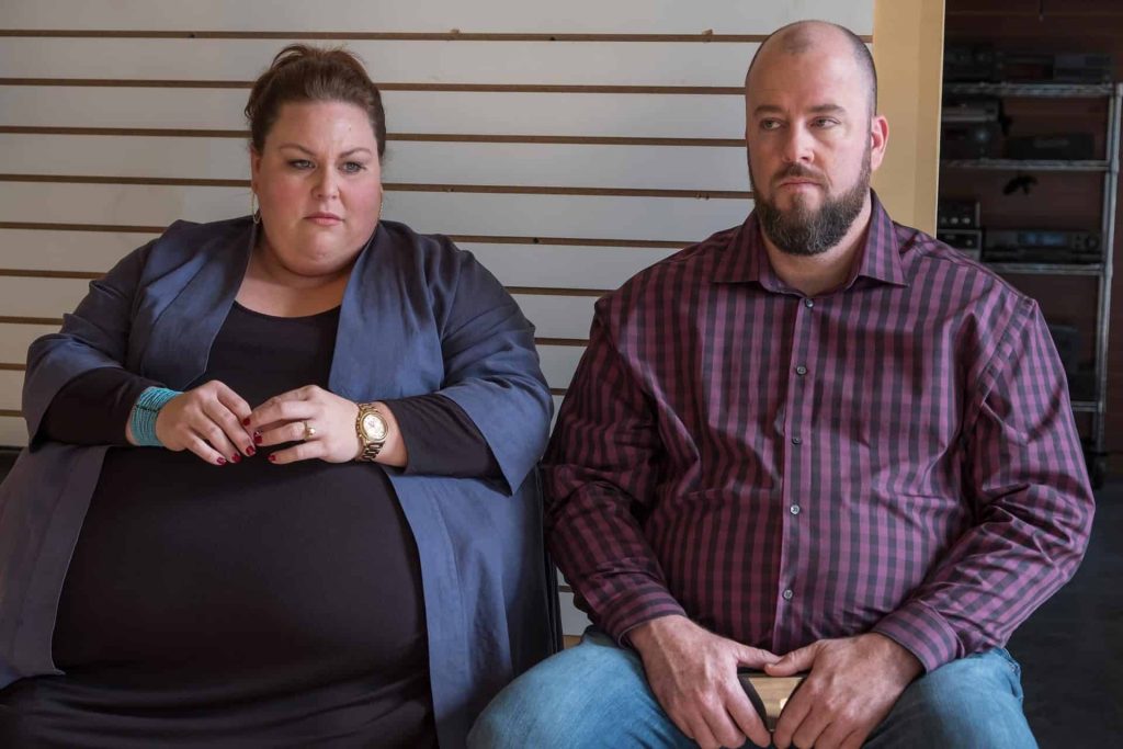 Kate (Chrissy Metz) e Toby (Chris Sullivan) em This is Us Otageek