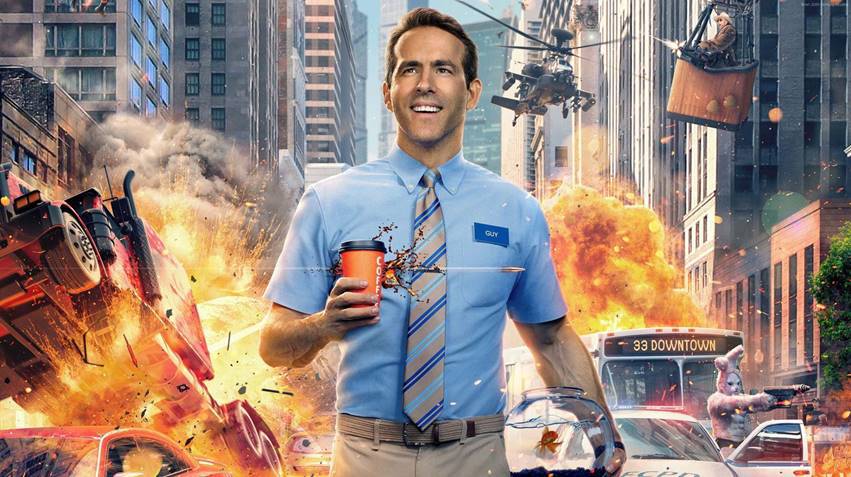 Guy( Ryan Reynolds) , com a cidade ao fundo explodindo 