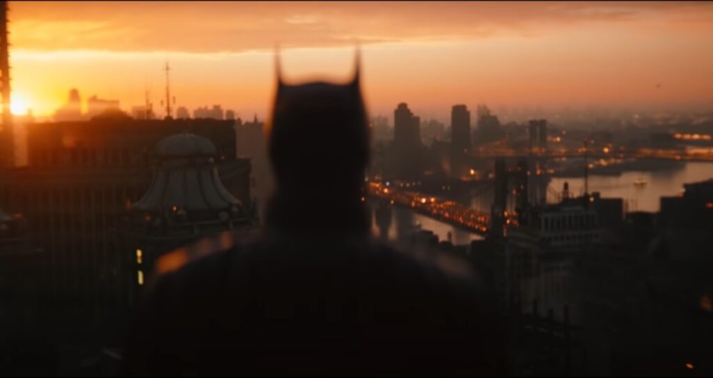 Batman olhando do alto para Gotham City - Crítica - The Batman - Lembrai, lembrai, do 5 de novembro... - Otageek
