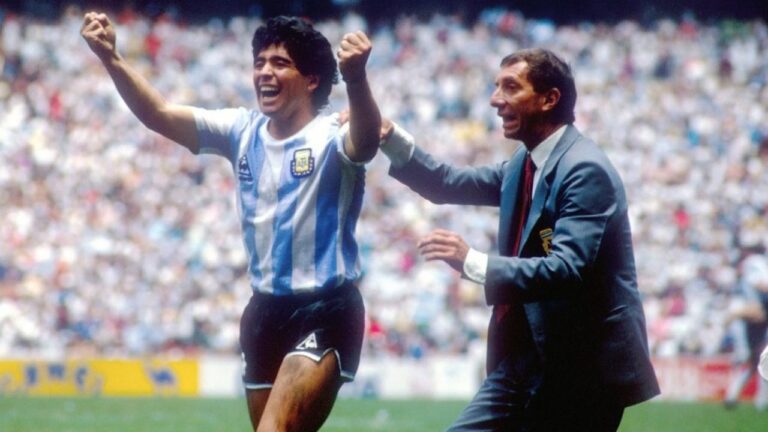 Bilardo ao lado de Maradona