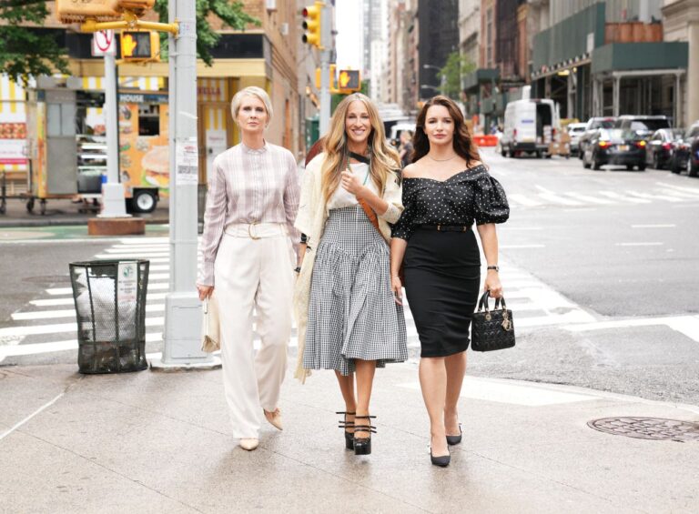 Miranda (Cynthia Nixon), Carrie (Sarah Jessica Parker) e Charlotte (Kristin Davis), estrelas de "And Just Like That". - Otageek