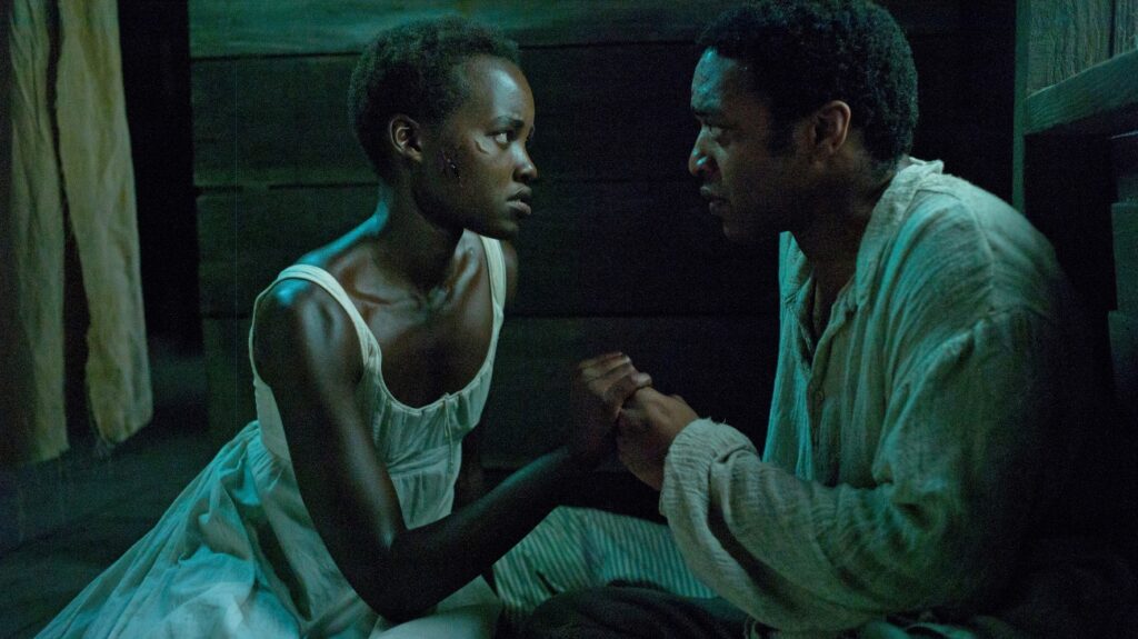 Solomon Northup (Chiwetel Ejiofor) e Patsey (Lupita Nyong'o) Otageek