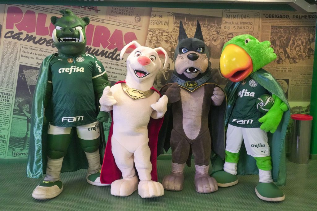 DC Superpets e Pedigree no jogo do Palmeiras