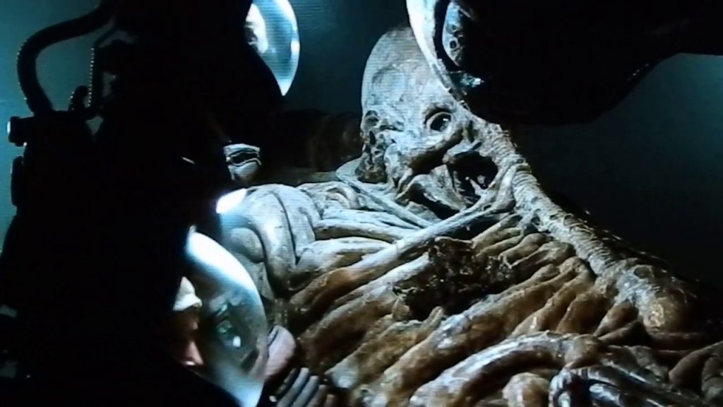 O Engenheiro aparece "mumificado" em Alien, o Oitavo Passageiro.